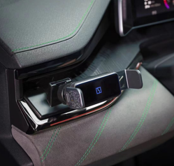 Telefon ushlagichi Zeekr 001.